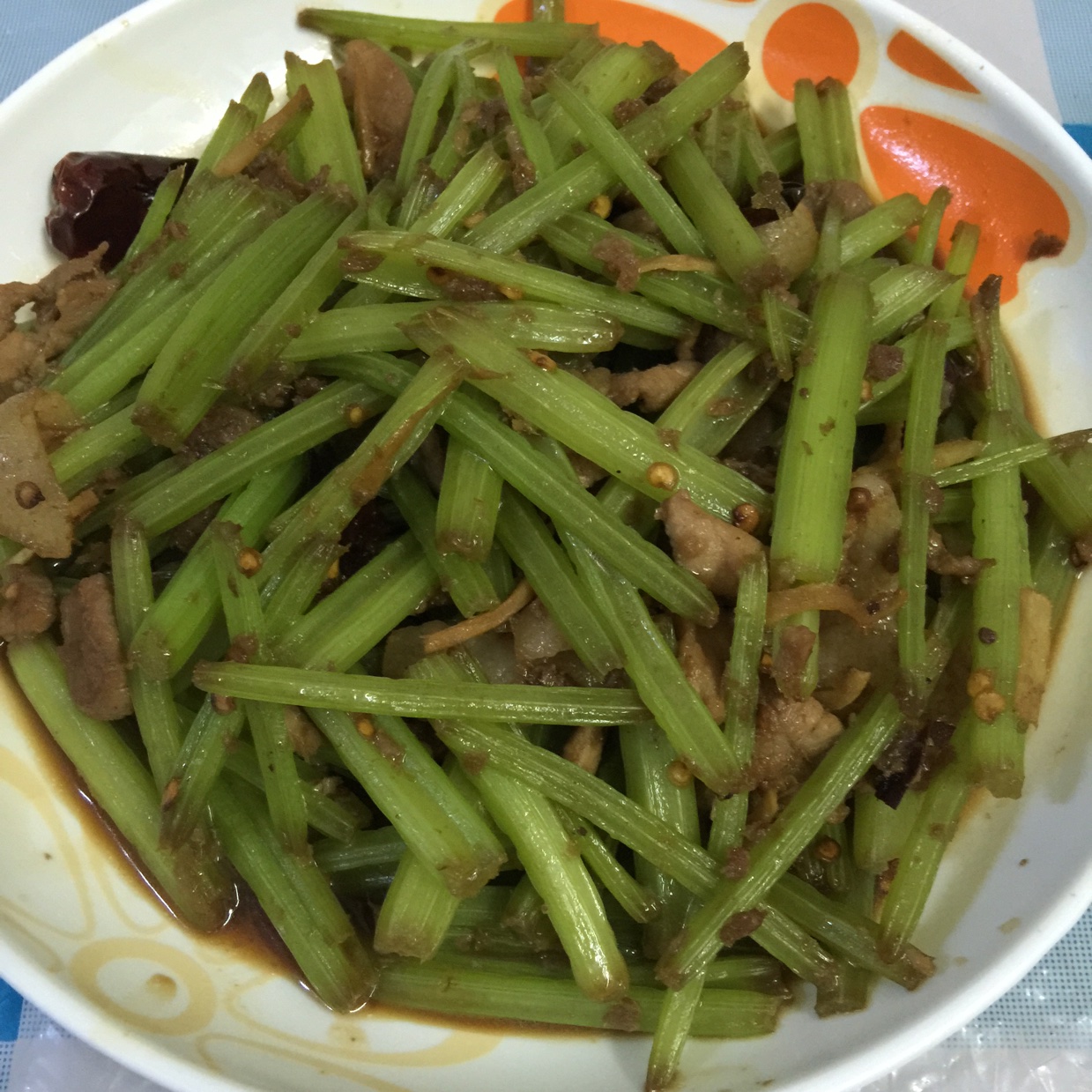 芹菜炒肉
