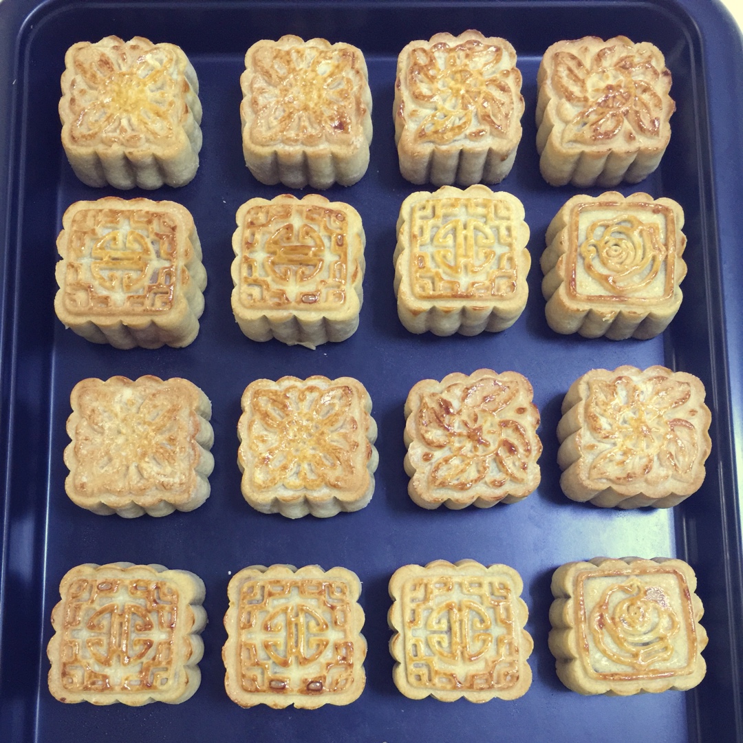 广式月饼—蛋黄莲蓉月饼