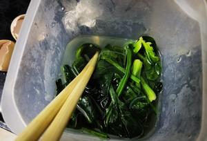 家常菜系列——菠菜鸡蛋炒粉丝的做法 步骤3