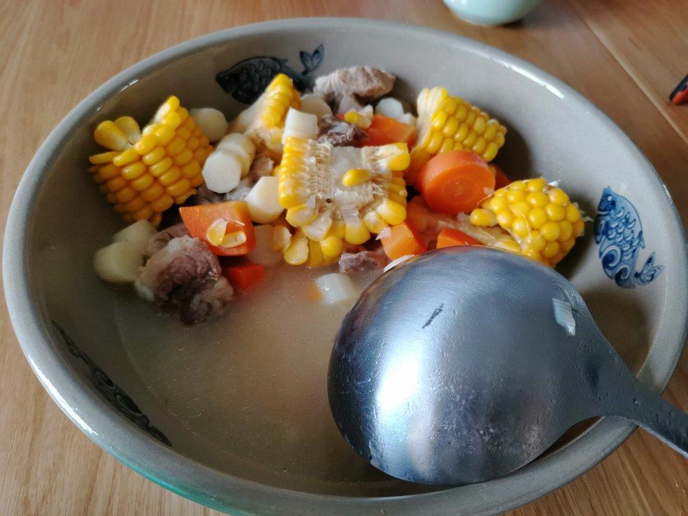 连吃三碗的玉米山药排骨汤