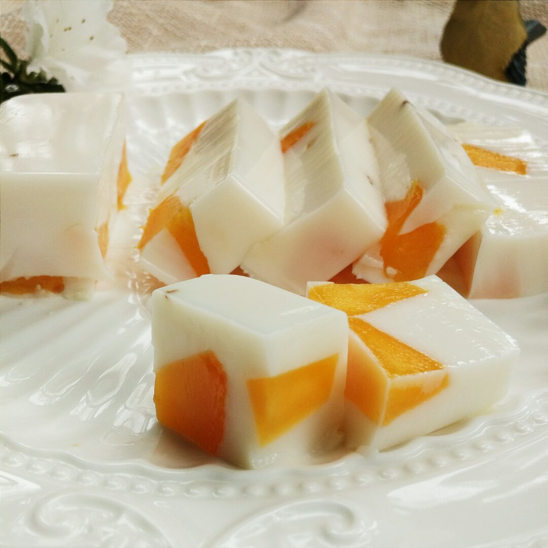 日本大热的草莓牛奶羊羹