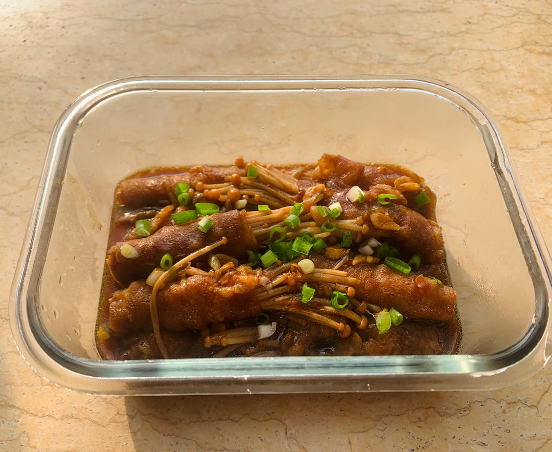【金针菇肥牛卷】