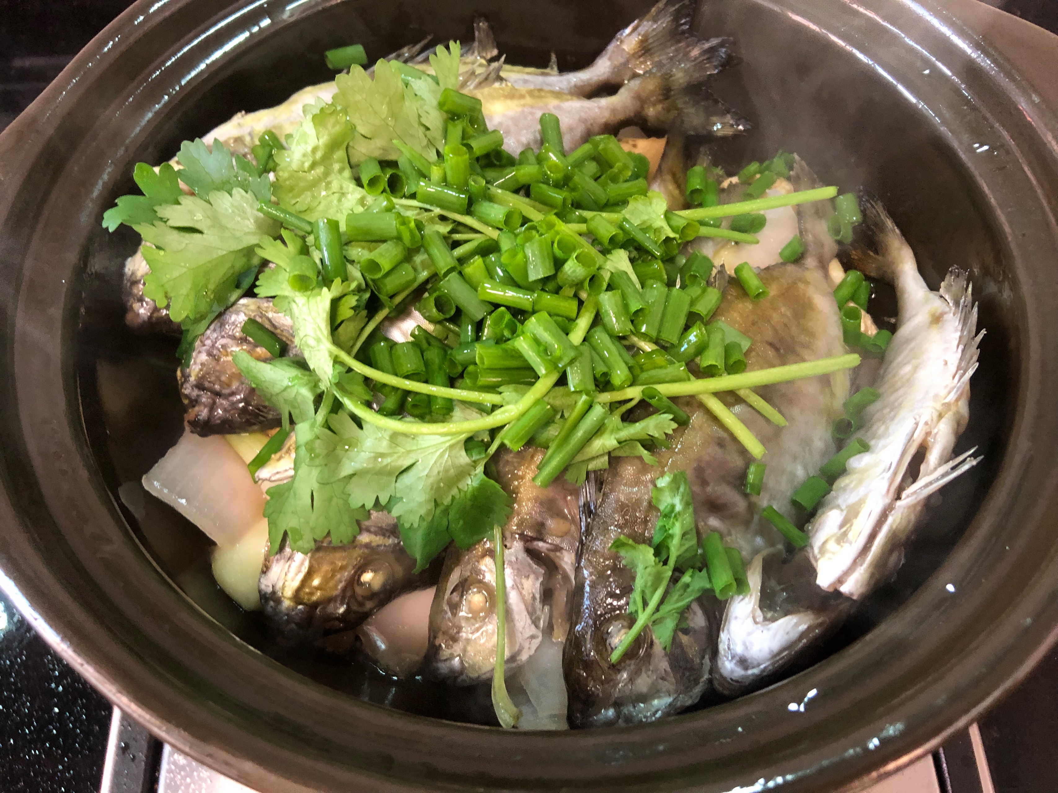 瓦锅油焗鱼的做法