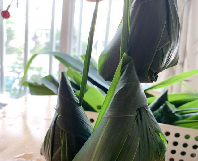 又香又甜的粽子你吃过吗@冰糖桂花粽的做法