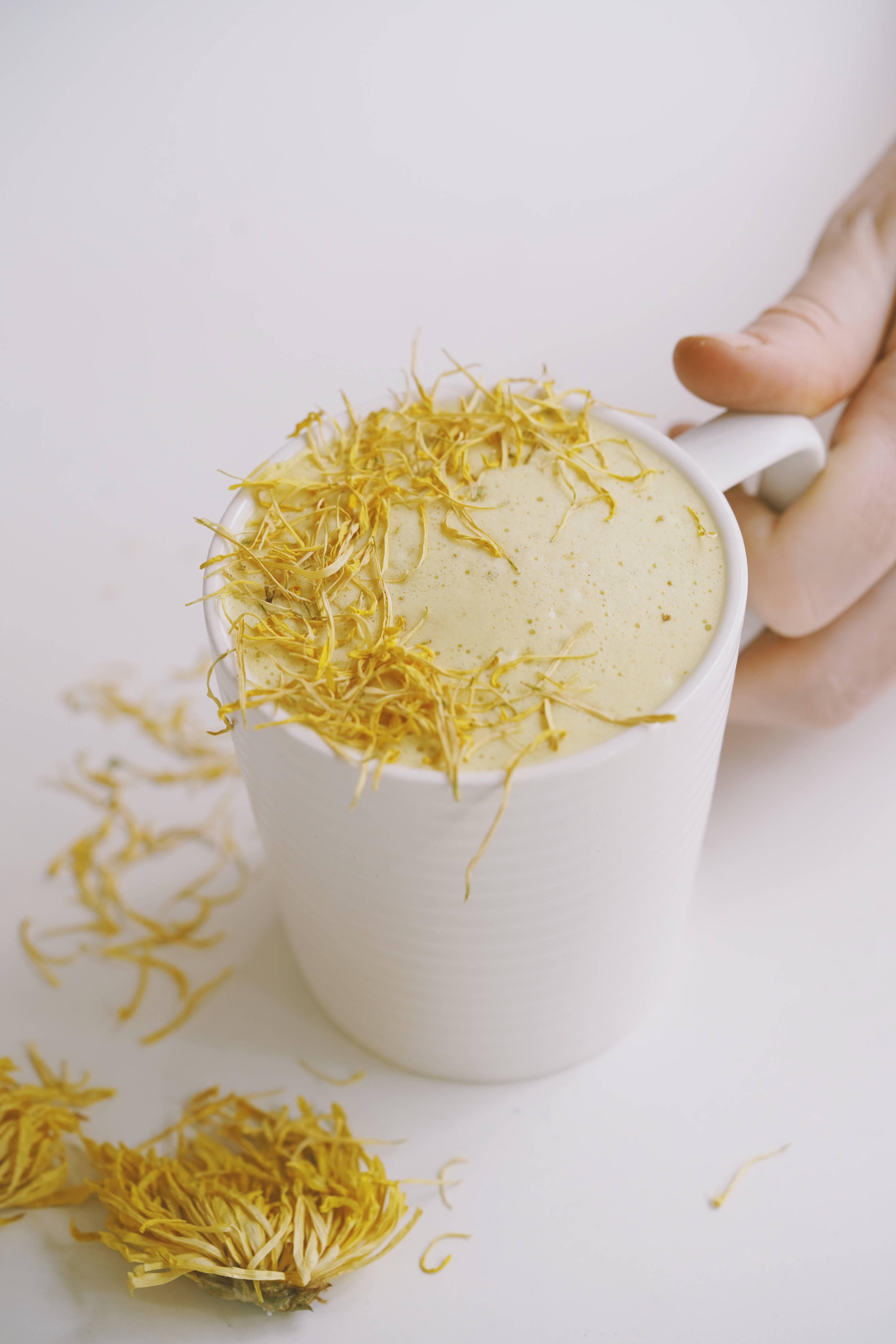 超模同款！最简单制作排毒养颜黄金奶的做法