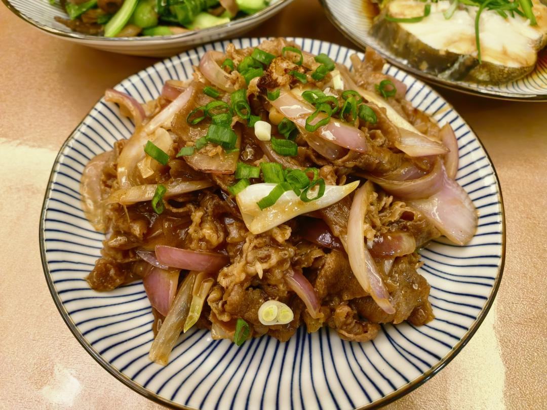 好吃到舔盘的秘制洋葱炒肥牛卷！拌饭巨香