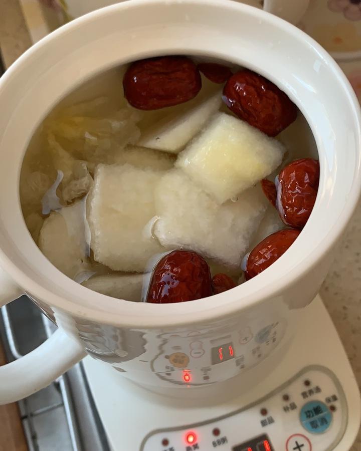 冰糖银耳雪梨汤