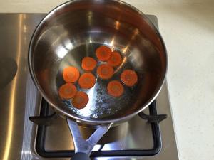 宝宝辅食：菠菜胡萝卜猪肝泥米粉的做法 步骤2