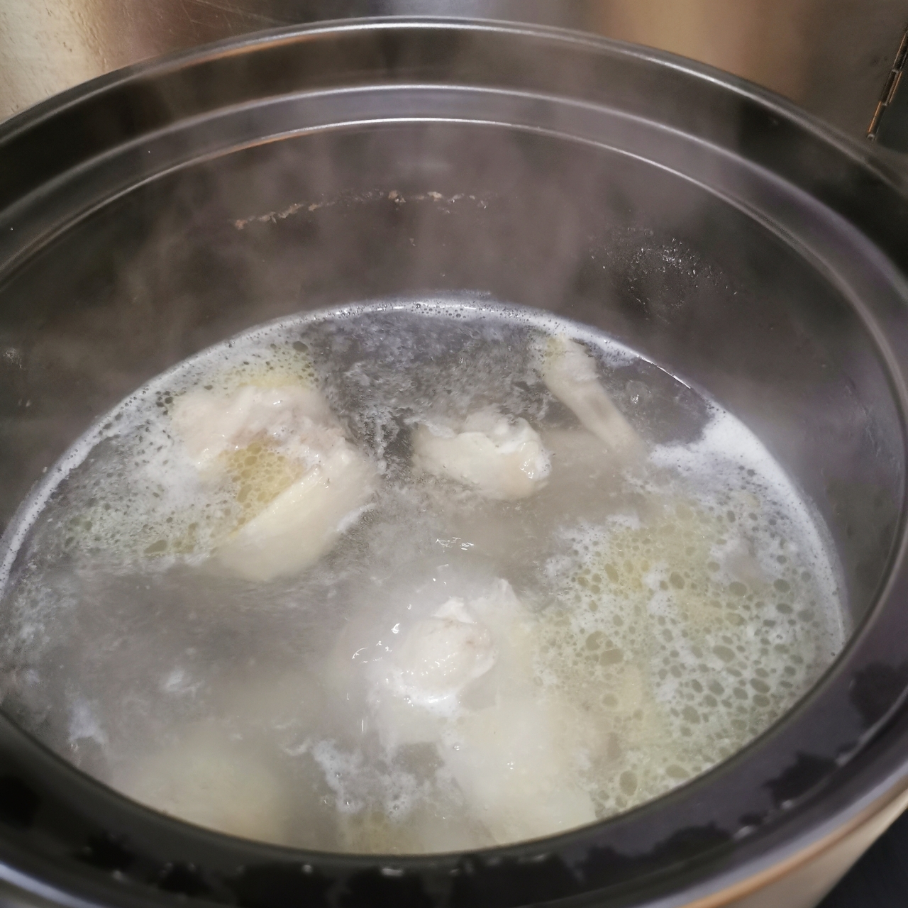 最简单又巨好喝的虫草松茸老母鸡汤（直接煮就行）的做法 步骤2