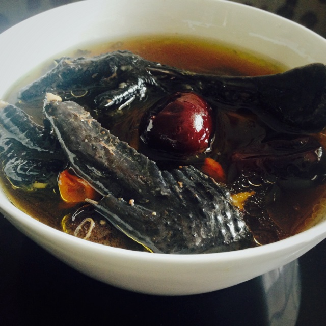 枸杞红枣乌鸡汤