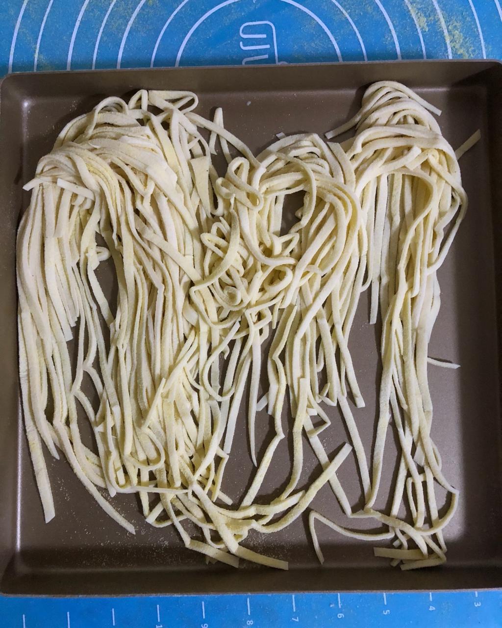 快手纯手工擀面条