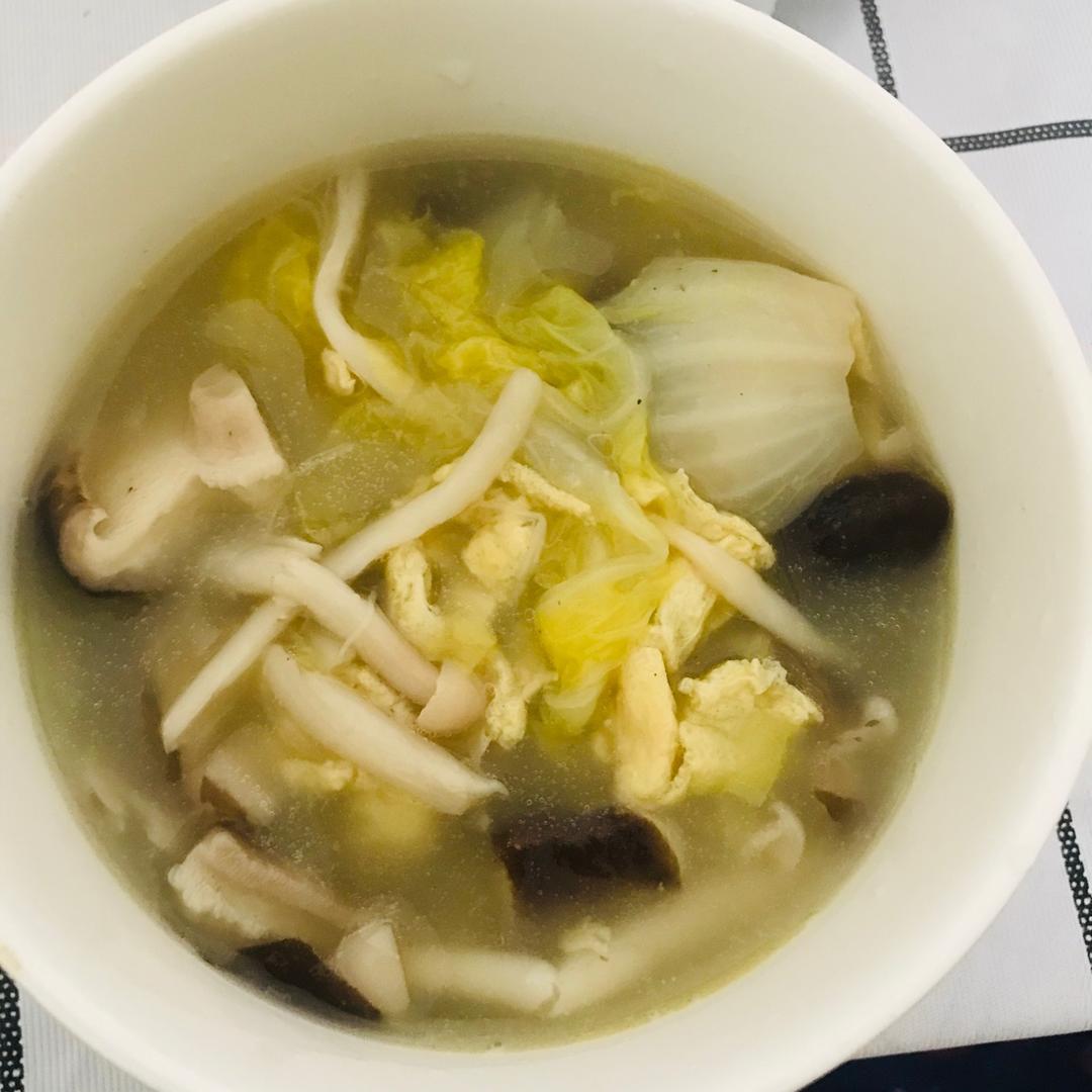 厨师长教你：“香菇白菜汤”的家常做法，简单易学营养美味