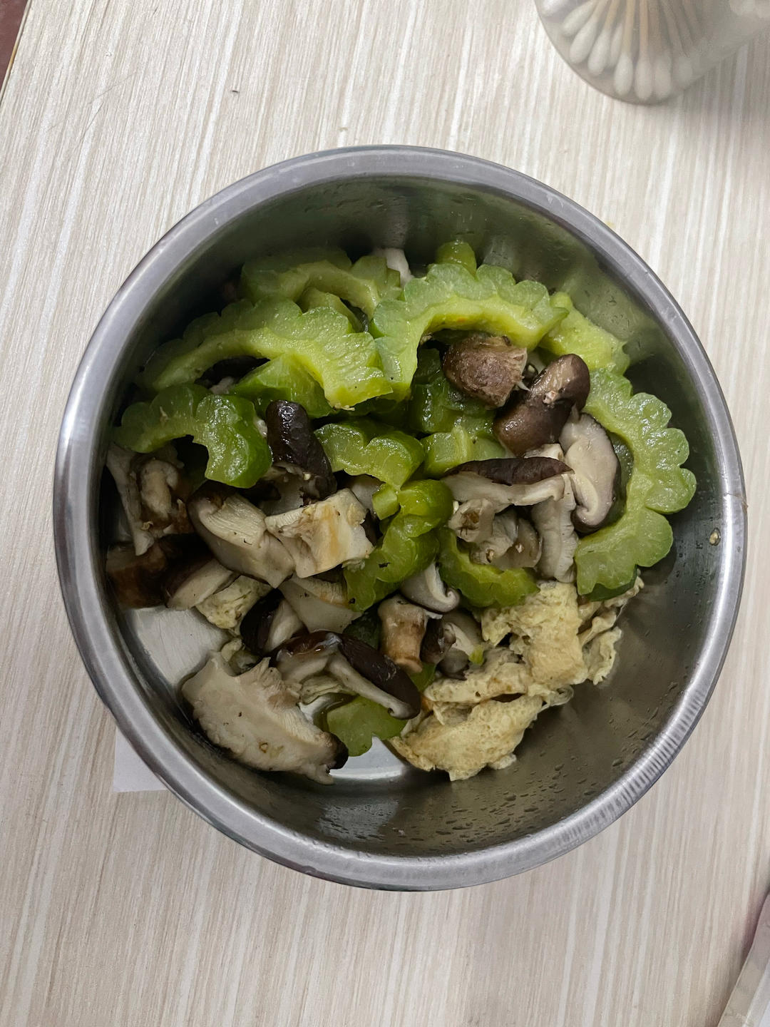随便炒之香菇苦瓜炒蛋