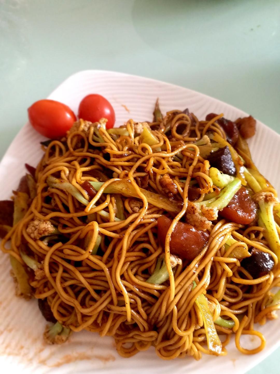 同行分享作品晚餐612018年5月5日#晚餐612018年5月5日#红烧肉炒面