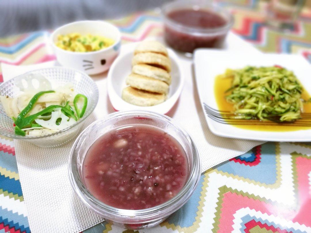 腊八节到了，最好喝香甜的腊八粥送给你