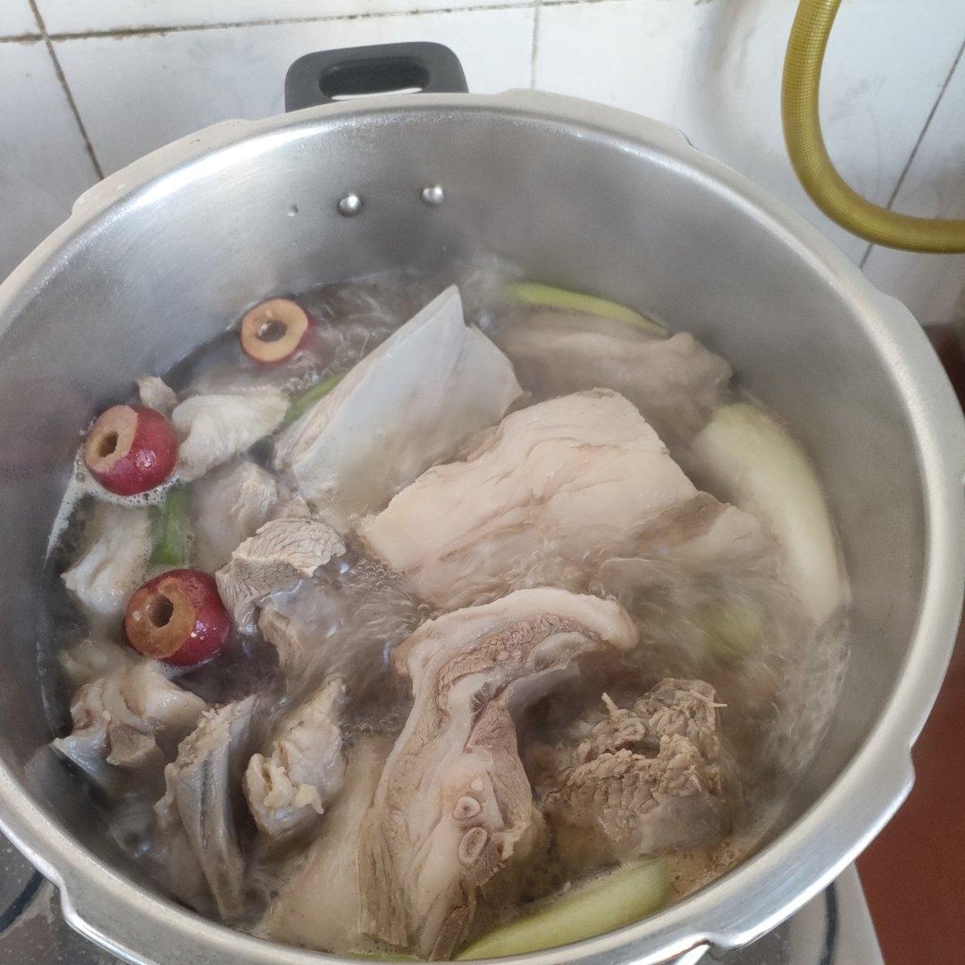 高压锅清炖羊寸排
