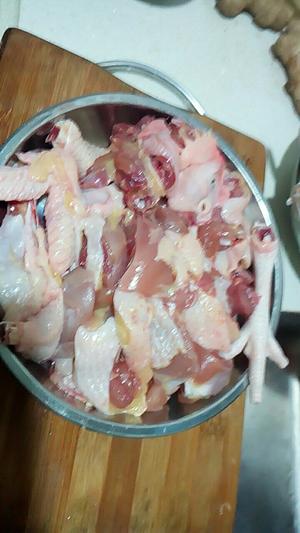 鲜螃蟹花雕酒煮鸡的做法 步骤2