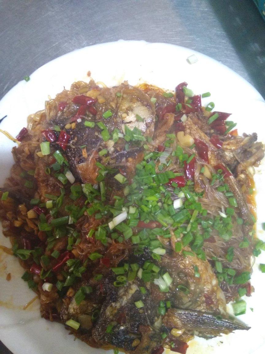 鱼头炖粉条