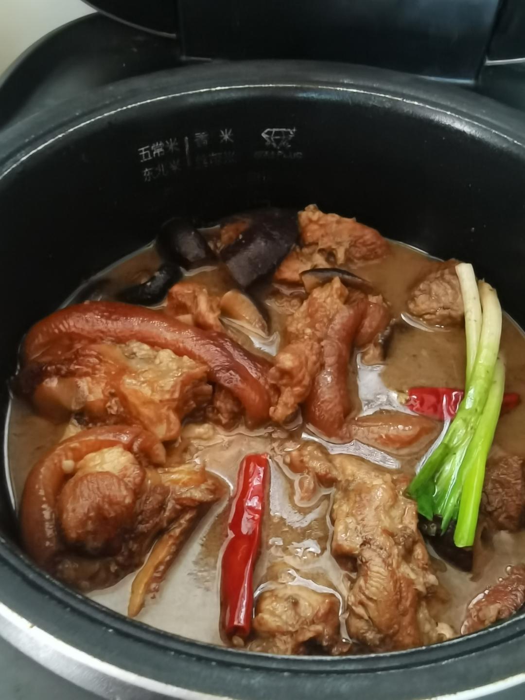 美味的家常菜：红烧猪蹄