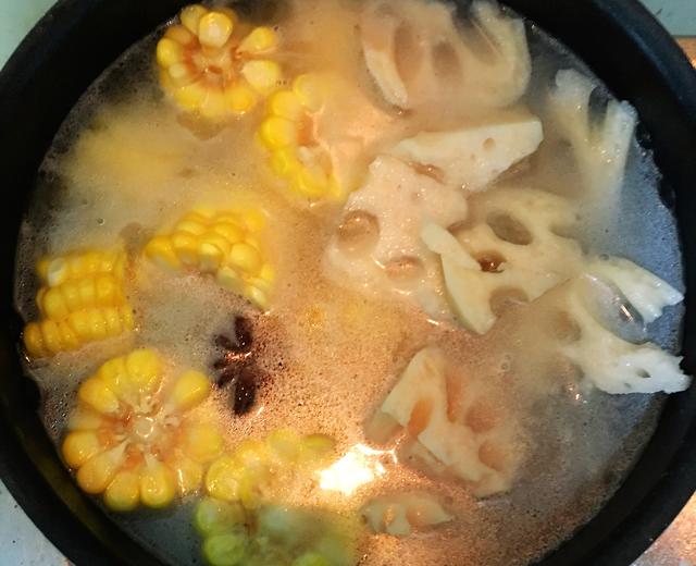 猪蹄玉米莲藕汤