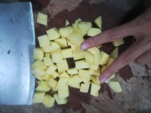 腐乳土豆的做法 步骤2