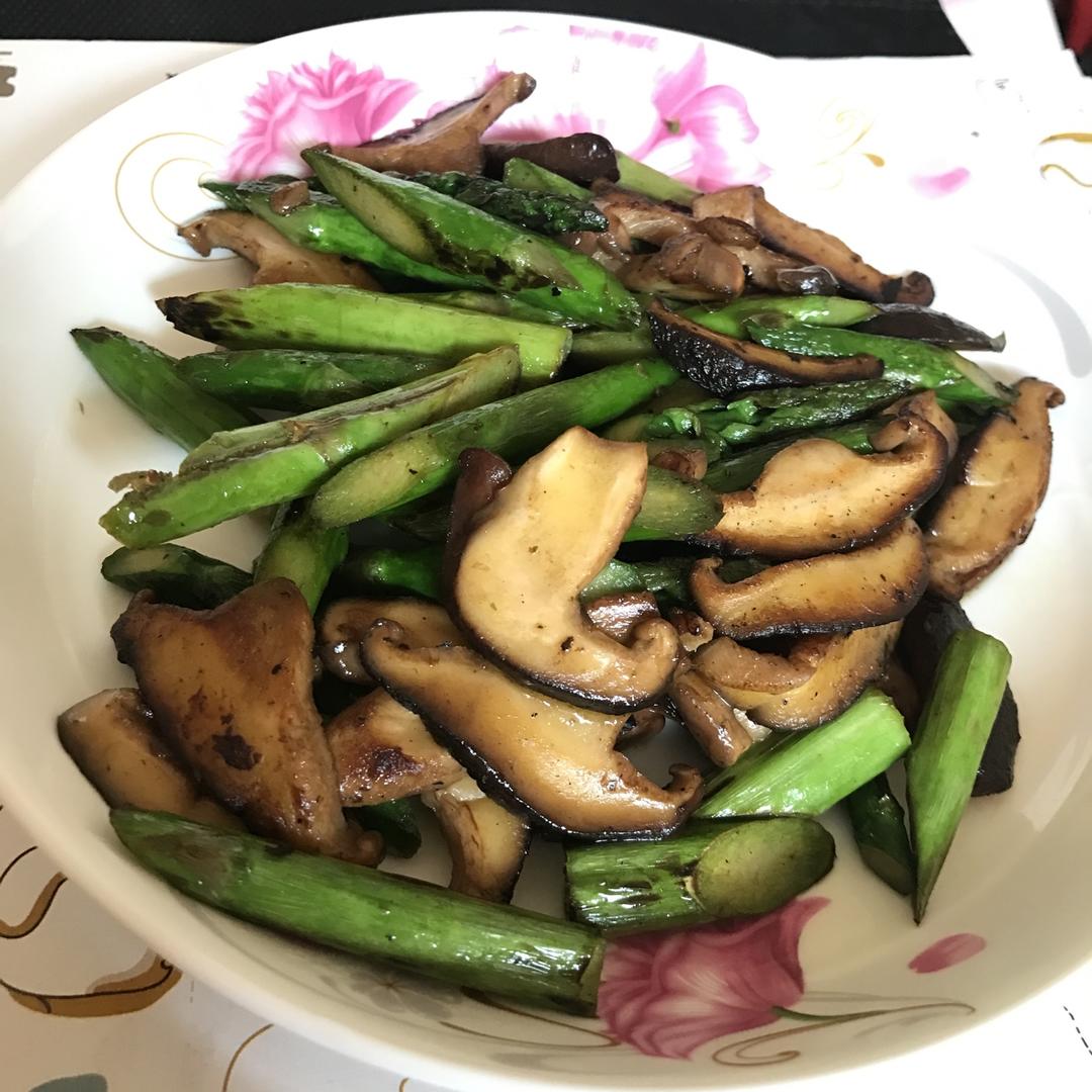 ls的利兹梦做的蚝油香菇芦笋