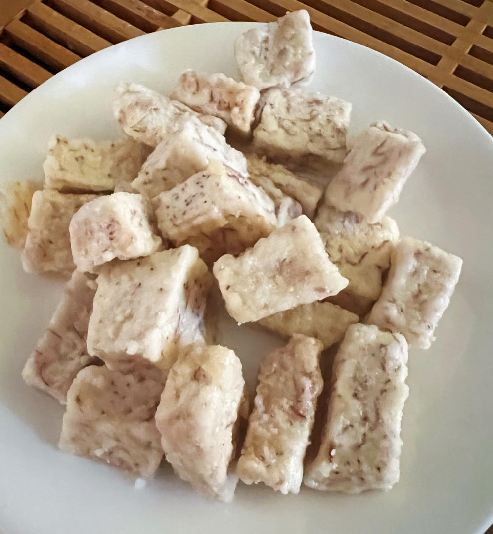 厨师长教你一道甜品“翻沙芋头”，外酥里嫩，老人小孩都爱吃