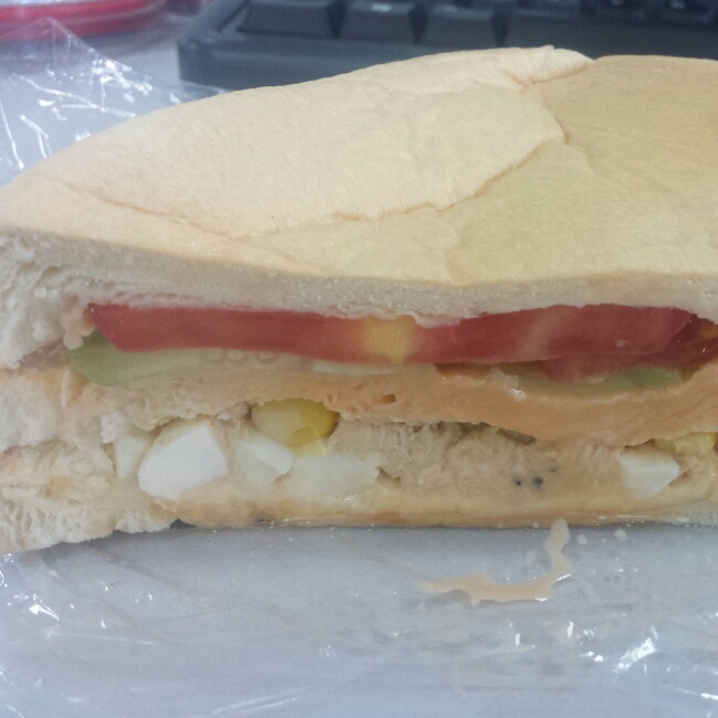 牛油果吞拿鱼鸡蛋盅