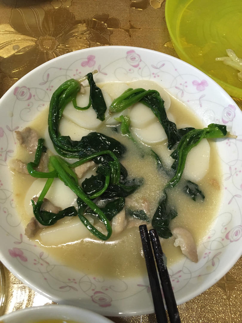 菠菜肉丝汤年糕
