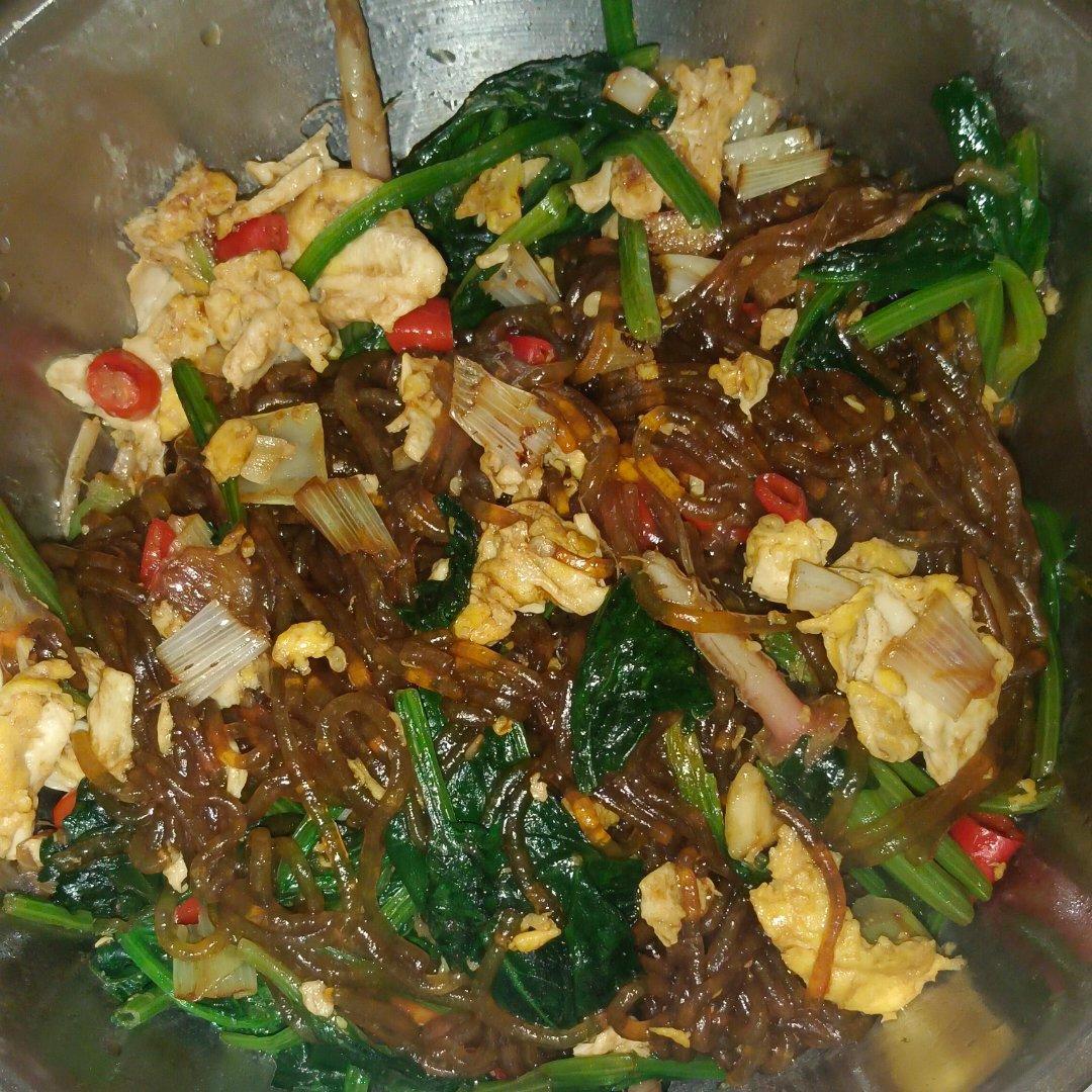 菠菜炒粉丝