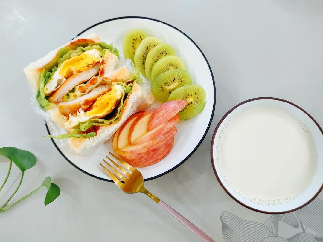 鸡胸肉芝麻菜鸡蛋三明治#太阳谷菜谱#