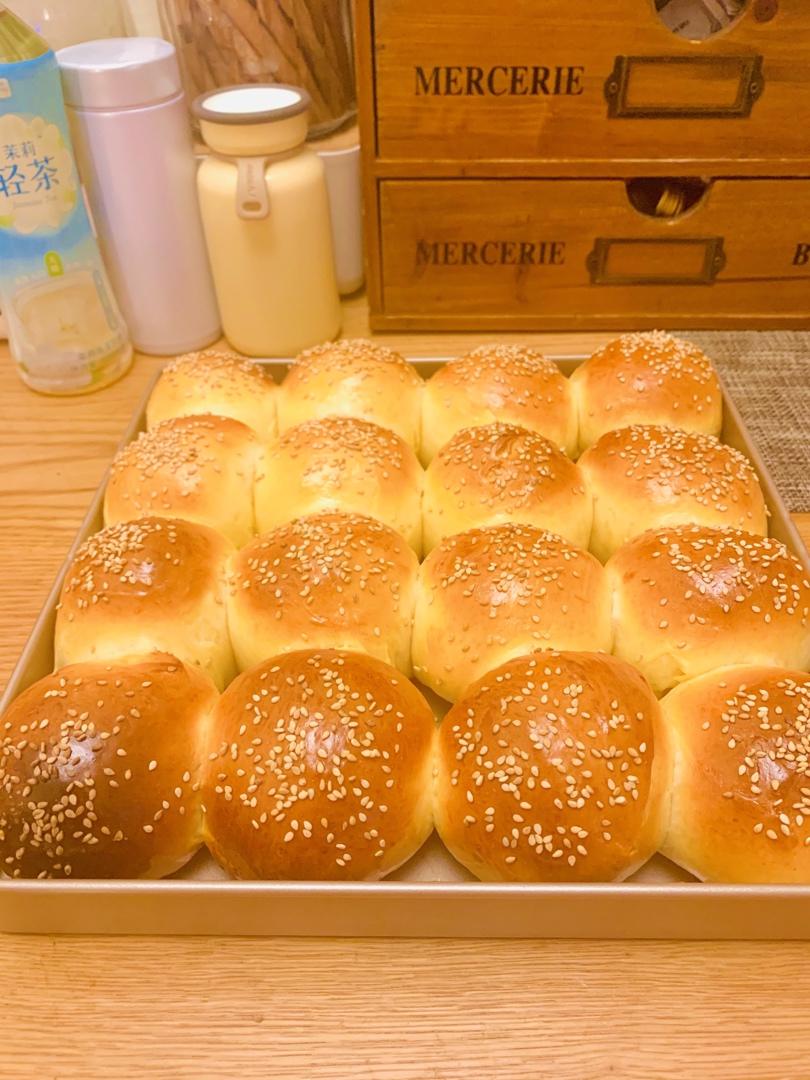 咸蛋黄肉松小餐包