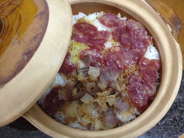 广式腊味煲仔饭