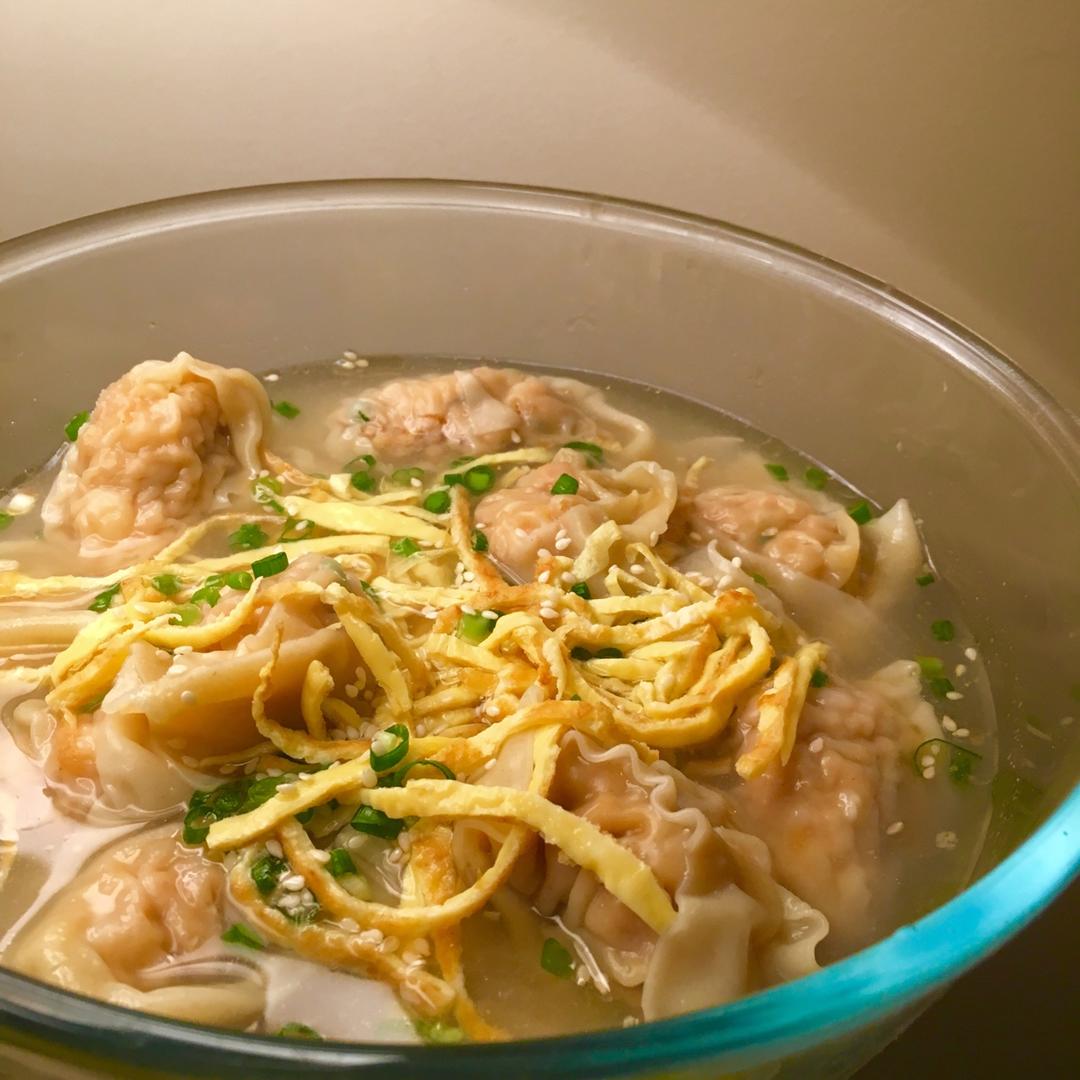 虾仁猪肉胡萝卜馄饨-附剥活虾技巧.几种馄饨包法