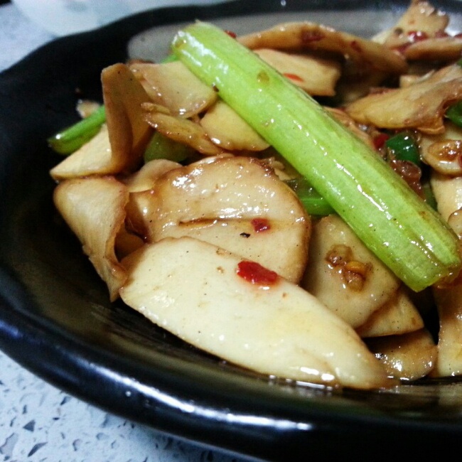 五花肉爆炒杏鲍菇
