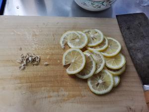 百香果柠檬麻腐（绿豆凉粉）的做法 步骤2