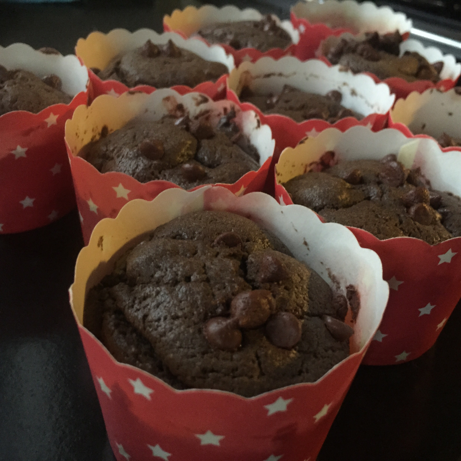 超润巧克力纸杯蛋糕（非常适合裱花、盖糖皮的cupcake方子）