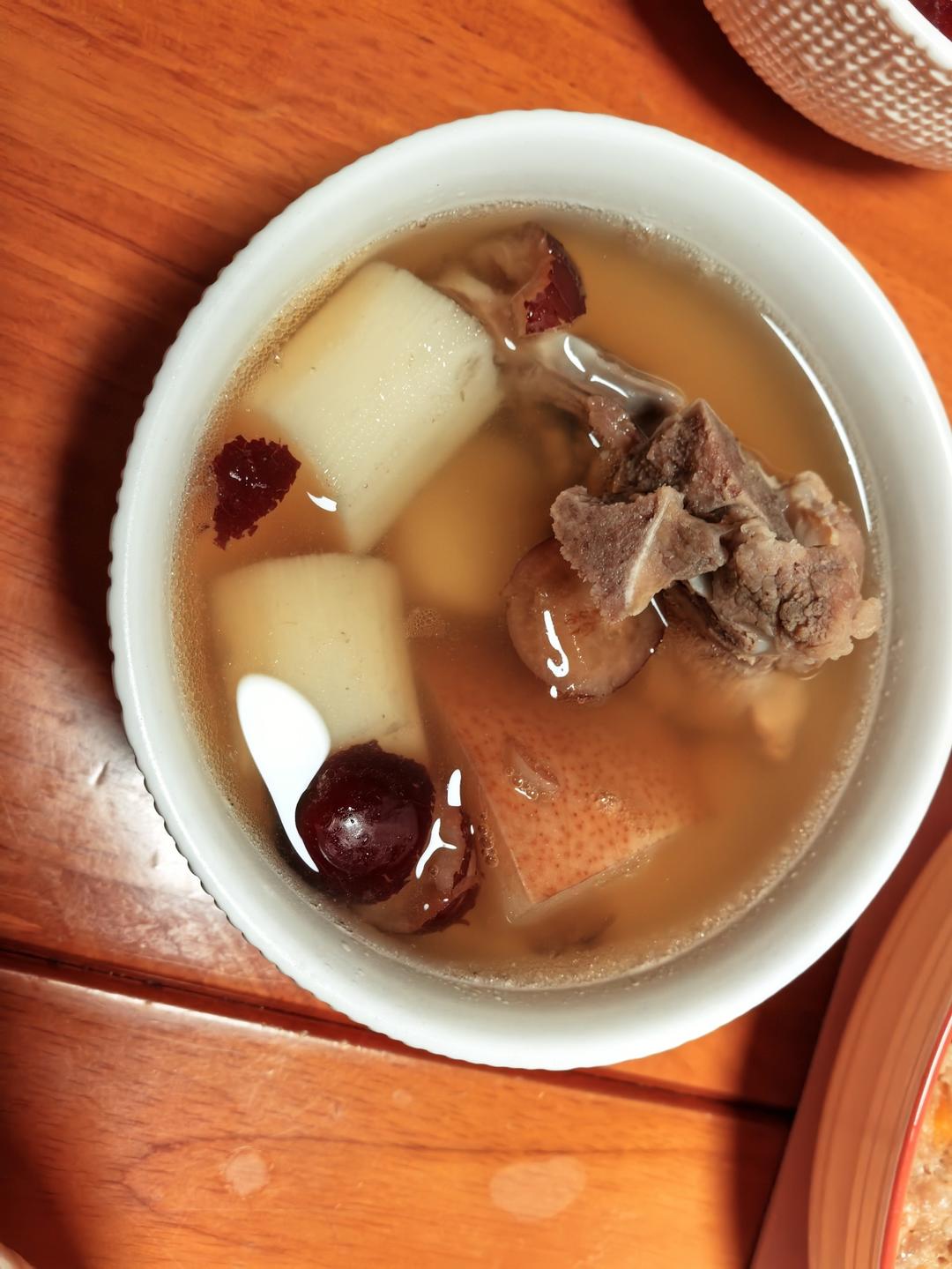 秋季干燥❗️应季汤喝起：清心清肺，老少咸宜‼️