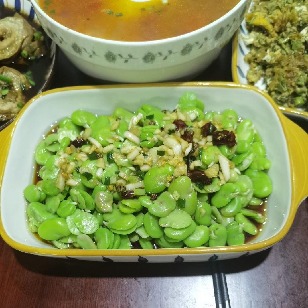 春天🌱的一口💋嫩鲜“油淋蚕豆”，好的食材🥒🥕🌶需要最简单、最朴质的烹饪来料理