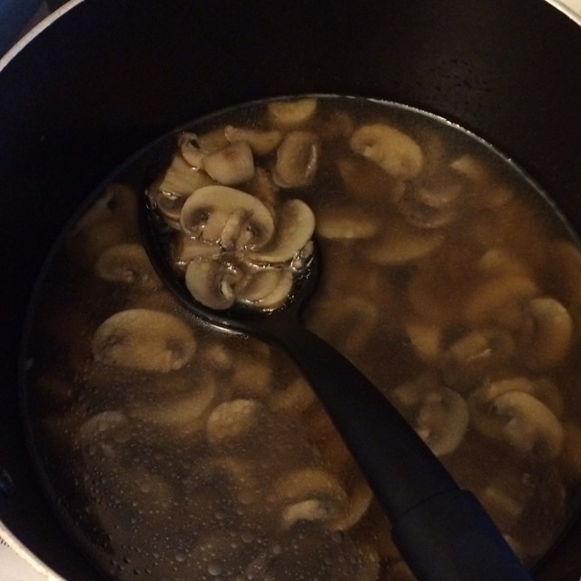 蘑菇肉片汤