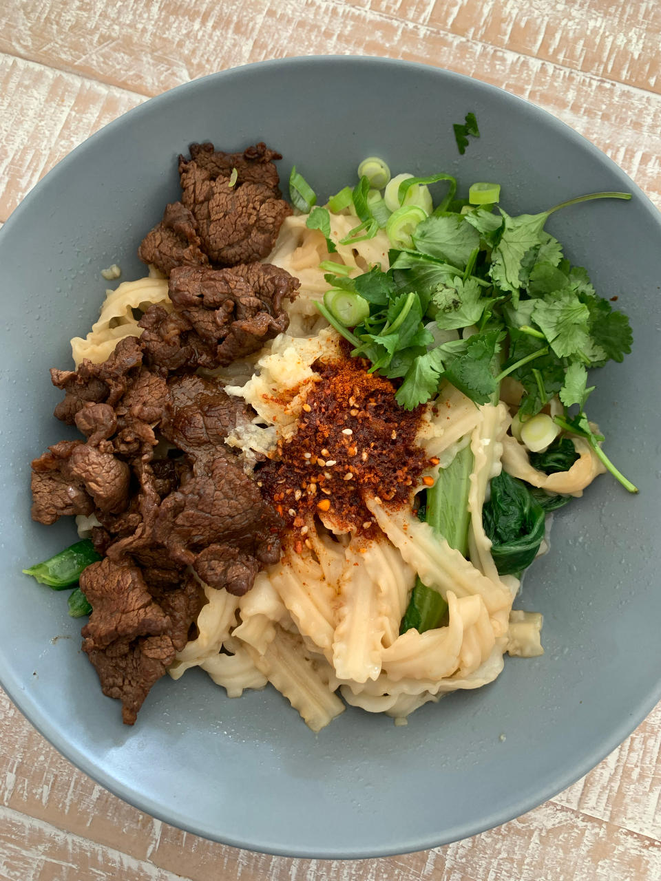 十分钟就能吃上的超简单油泼面