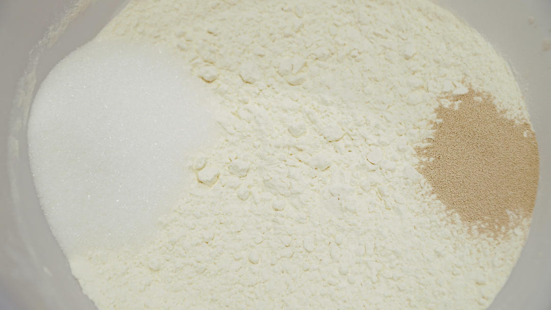 纯奶手撕吐司的做法 步骤1