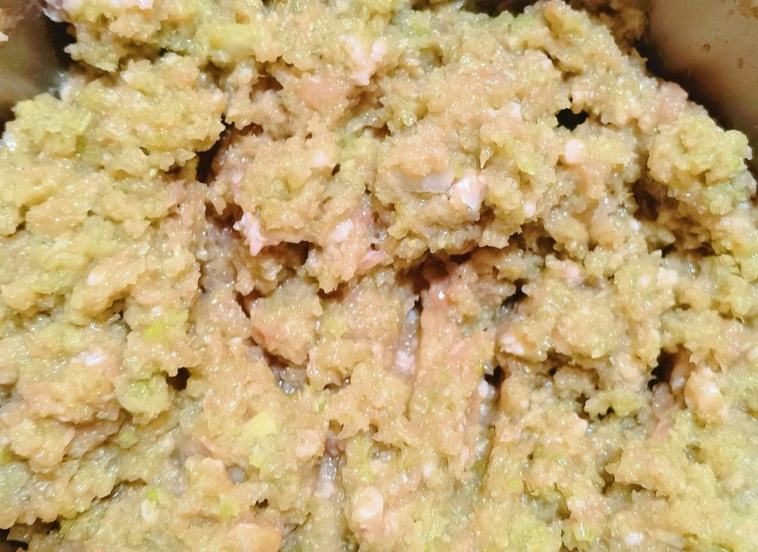 猪肉芹菜饺子馅，饺子馅怎么调才好吃