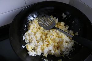 黄金蛋炒饭的做法 步骤3