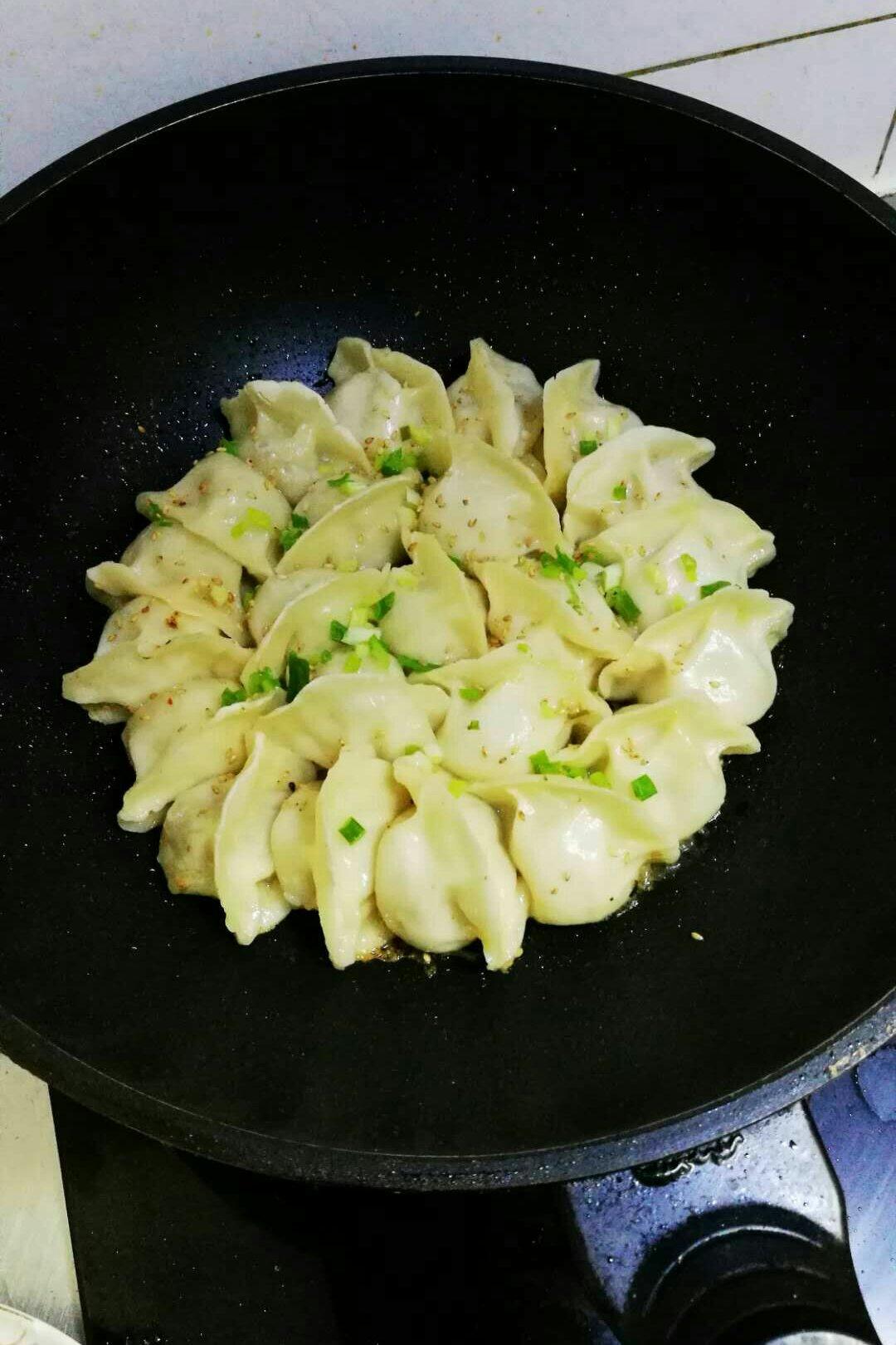 早餐来一锅香脆的生煎饺子