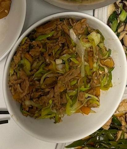 厨师长教你：“葱爆牛肉”的家常做法，葱香味浓郁先收藏起来
