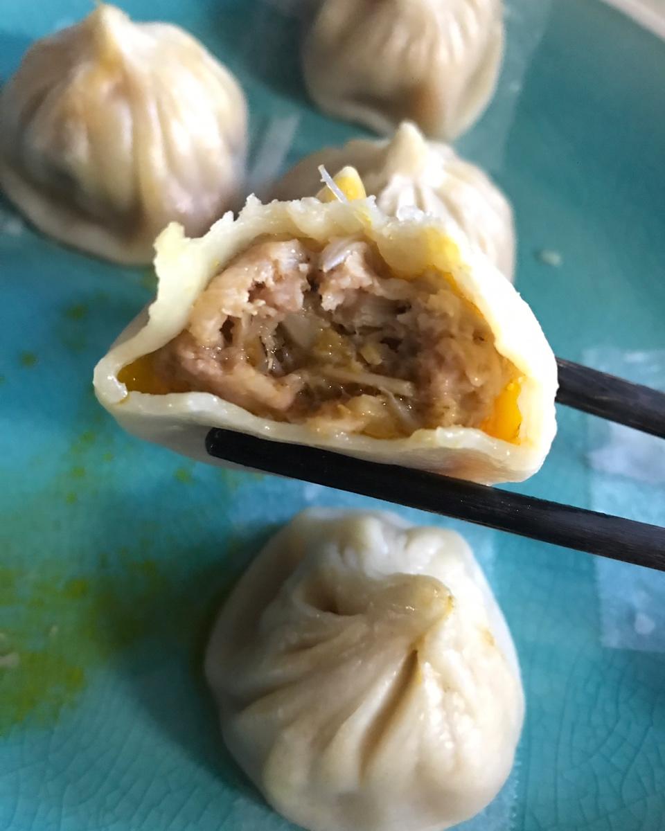 小笼包：一口爆汁！