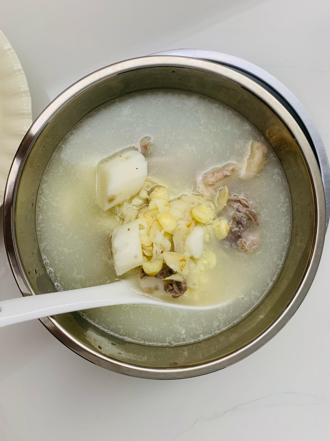 鲜甜～新鲜莲子百合汤