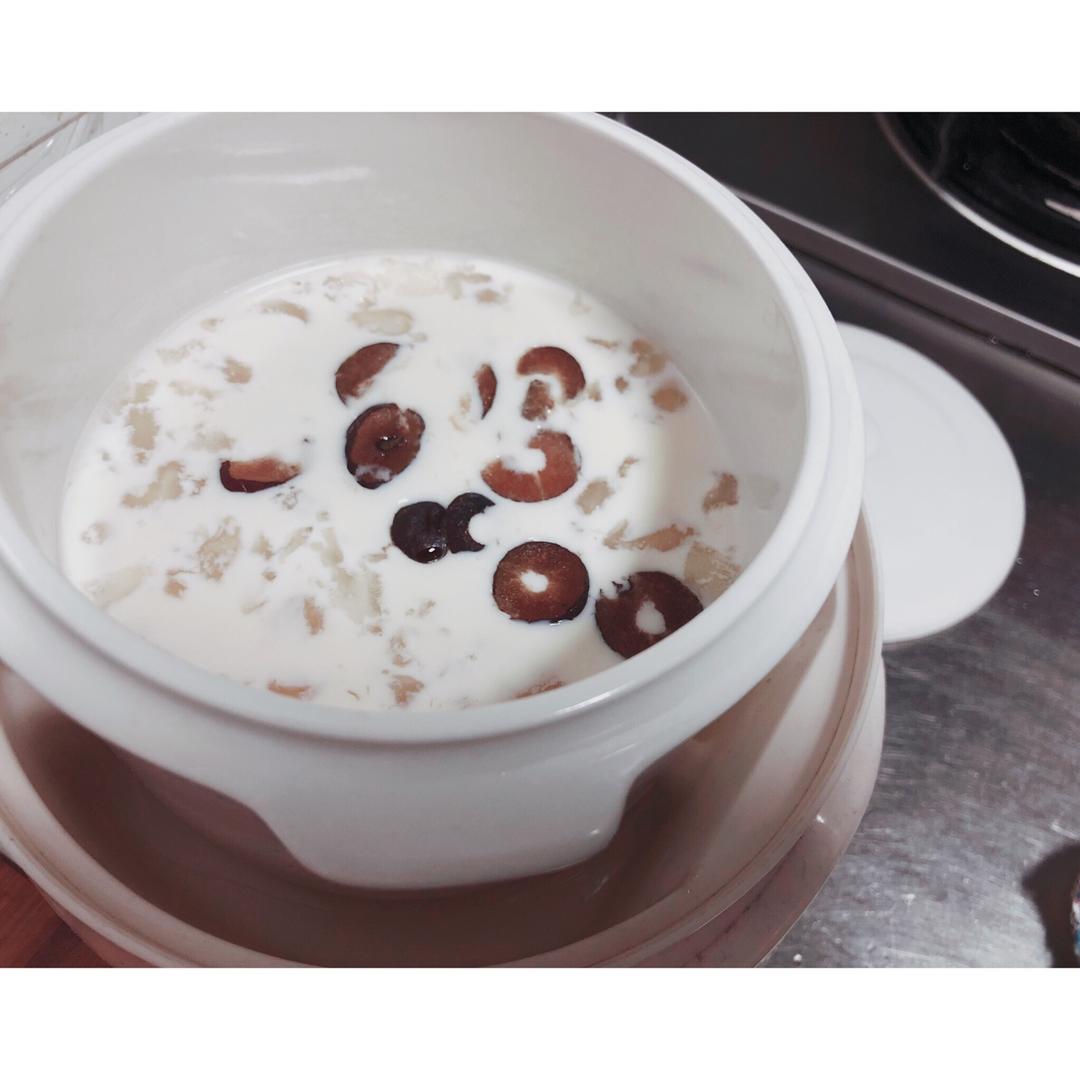 牛奶红枣炖雪蛤