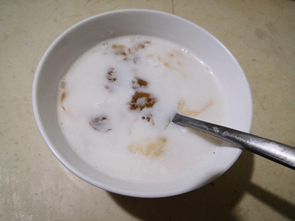 椰汁桃胶银耳糖水